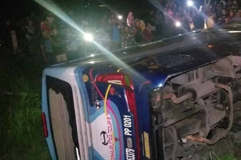 Rombongan SMA N 1 Sidoarjo Kecelakaan di Tol Ngawi-Solo Sepulang Berwisata di Jogja, 1 Meninggal Dunia