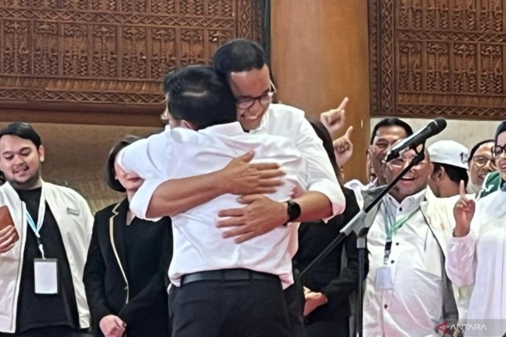 Anies Peluk Cak Imin 2 Kali Usai Tuntaskan Debat Cawapres