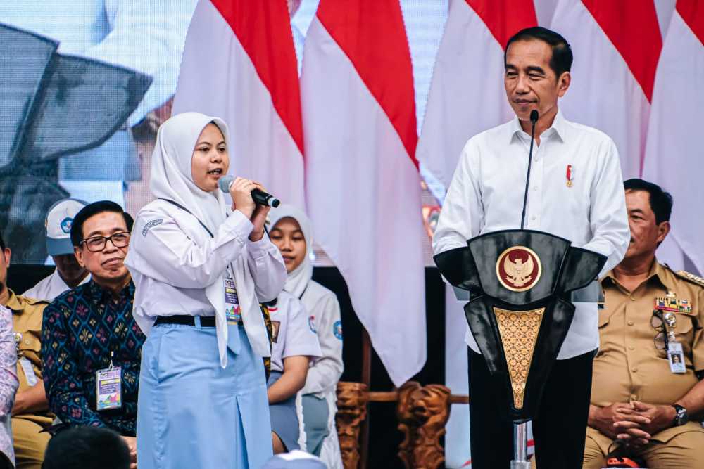 Bagikan Bantuan PIP untuk Ribuan Siswa di Kota Magelang, Jokowi: Jangan Dipakai Beli Pulsa!