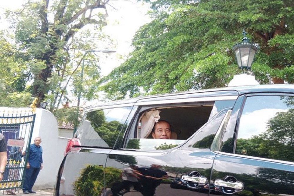 Jokowi Bertemu Sultan Empat Mata di Kraton