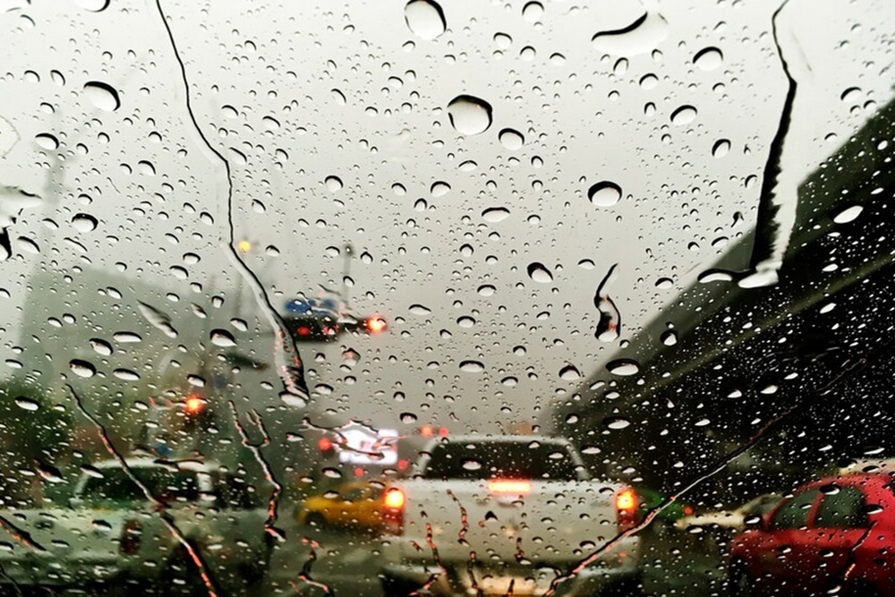 Aman dan Nyaman Berkendara saat Musim Hujan, Ini Tipsnya