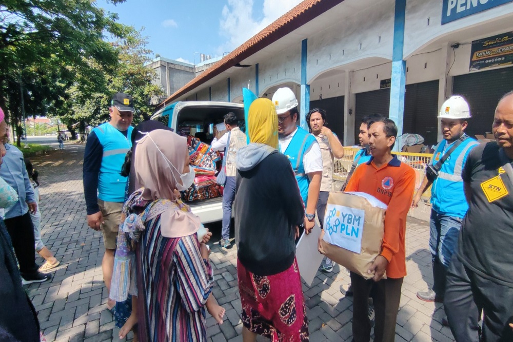 PLN UID Jawa Tengah dan DIY Kembali Salurkan Bantuan untuk Warga Terdampak Banjir Kabupaten Demak dan Kudus
