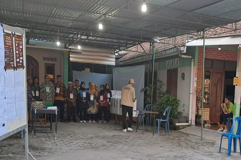 Saking Bersemangat Mencoblos, Pemilih Pemula di Sleman Datang ke TPS Sebelum Dibuka