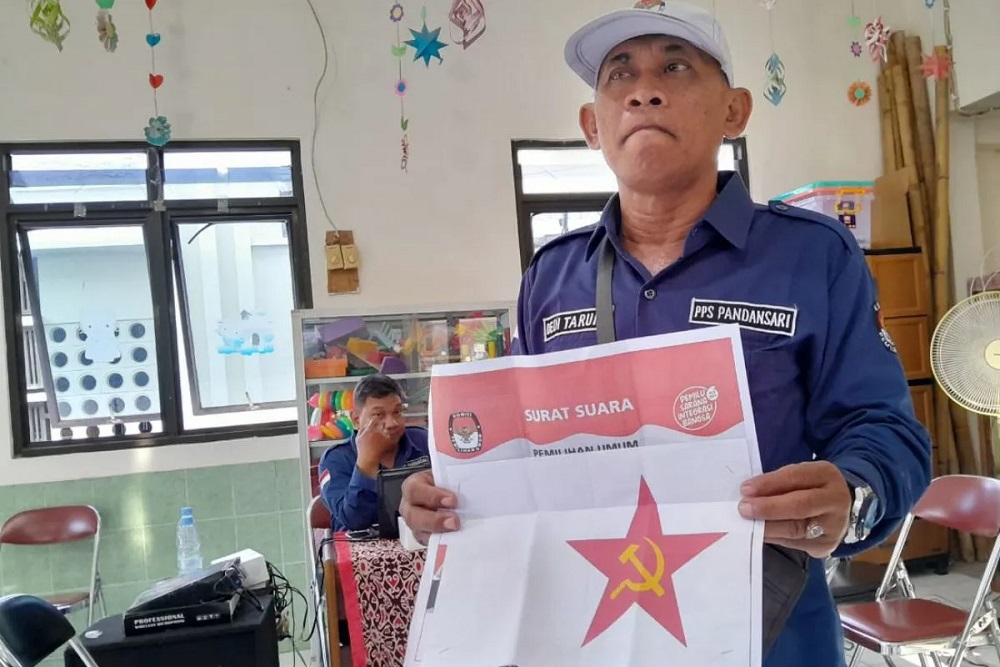 Geger Surat Suara Ditempel Gambar Palu Arit di Semarang