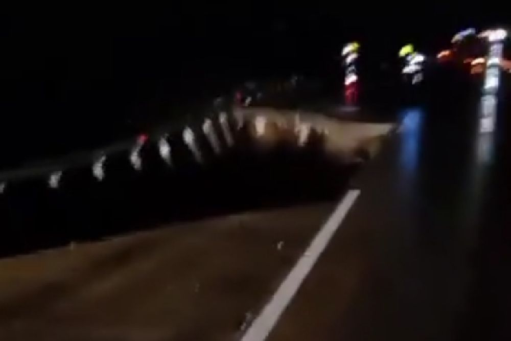 Tol Bocimi Longsor, Tak Ada Korban Jiwa, Gerbang Tol Parungkuda Ditutup Sementara