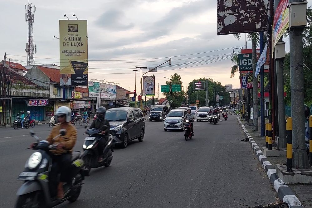 Hari Pertama Pembukaan Tol Jogja-Solo, Volume Kendaraan Pemudik Belum Terlihat di Prambanan