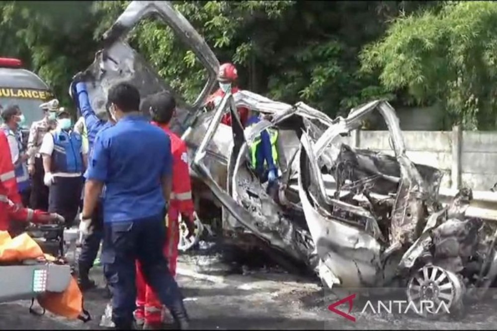 Tim Gabungan Selidiki Penyebab Kecelakaan Maut Km 58 Tol Jakarta-Cikampek