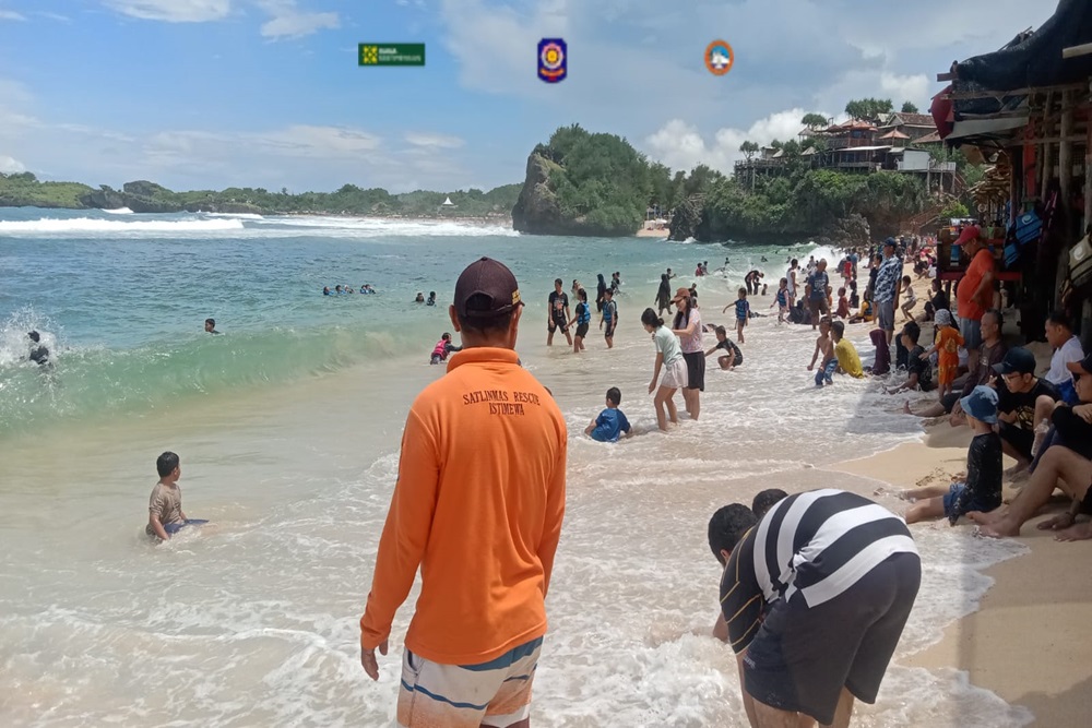 Gelombang Pantai Baron Gunungkidul Naik 2 Meter, Wisatawan Harus Waspada
