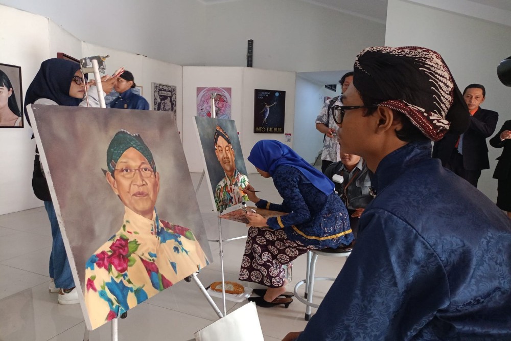 Peringati Hardiknas, Dua Siswa SMSR Jogja Lukis Wajah Sultan HB X dan Paku Alam X