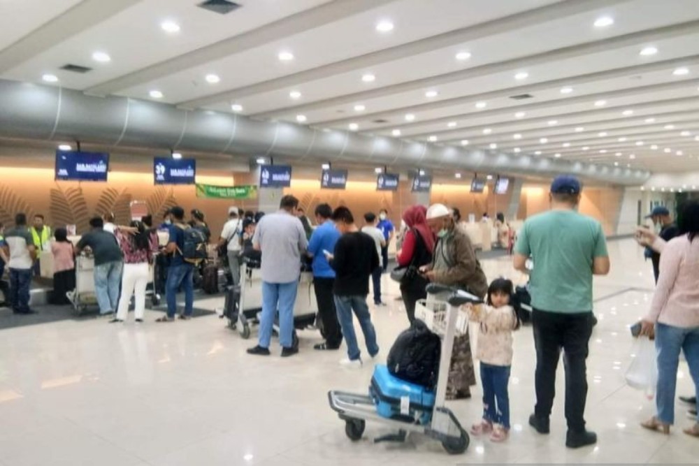 Terdampak Erupsi Gunung Raung, Bandara Samratulangi Mulai Beroperasi Normal