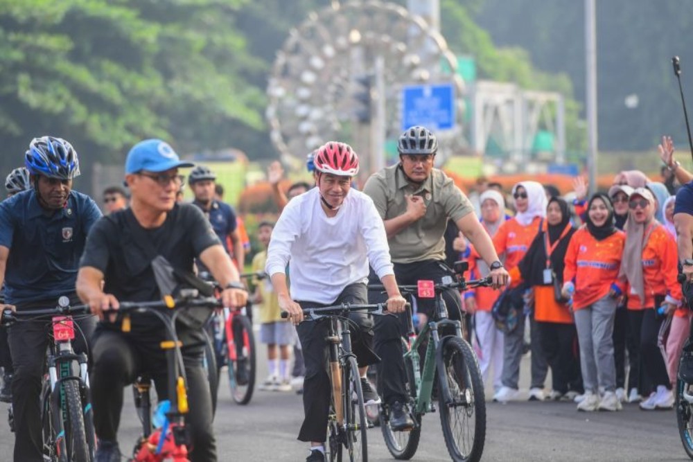 Jokowi Bersepeda di Jalan Sudirman-Thamrin Minggu Pagi