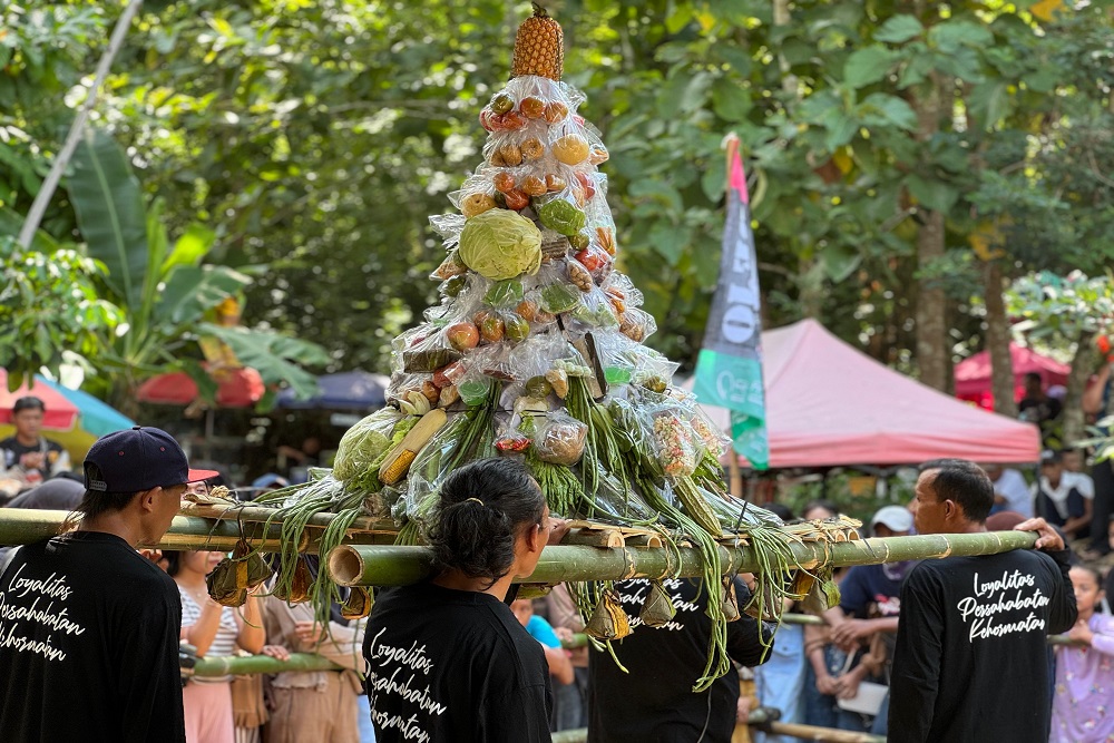 Rayakan Kemenangan Prabowo-Gibran, Ormas Rejo Semut Ireng Gelar Grebeg Tumpeng