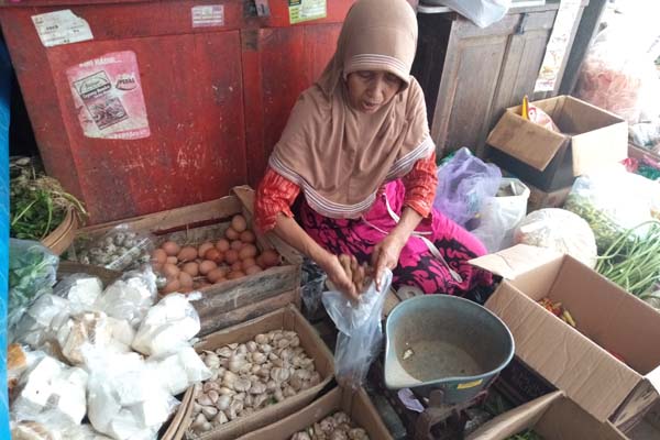 Update Harga Bahan Pokok Hari Ini 6 Mei 2024: Beras, Minyak Goreng, Bawang Putih Naik