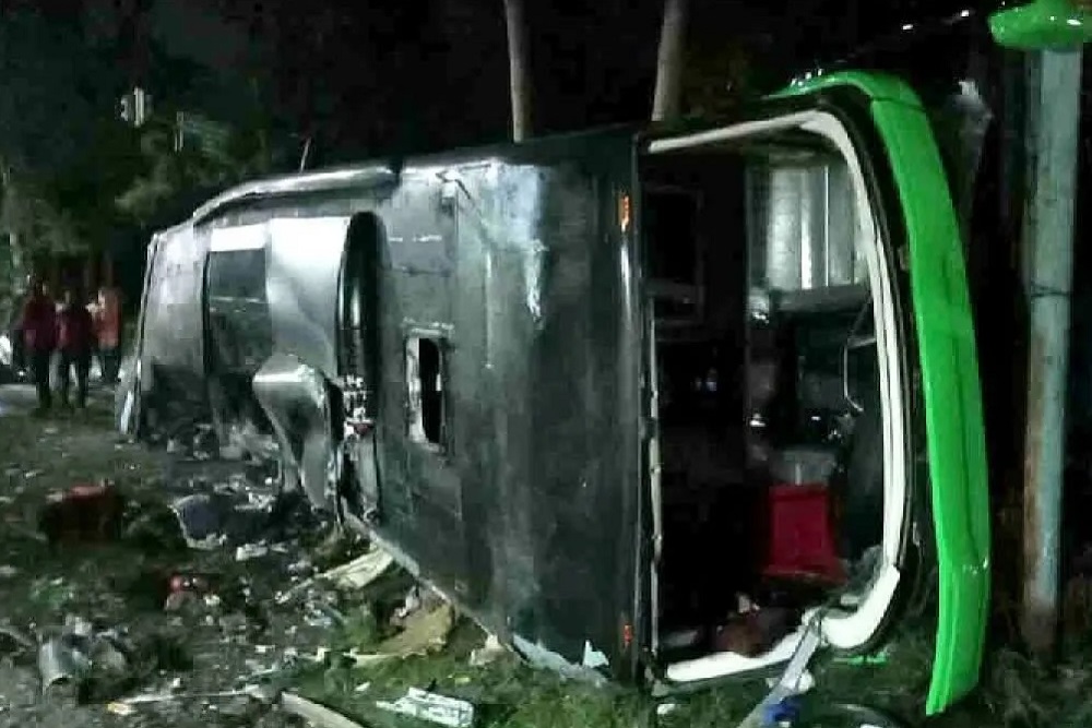 Bus Rombongan SMK Depok Kecelakaan di Subang, Korban Bergelimpangan di Jalan
