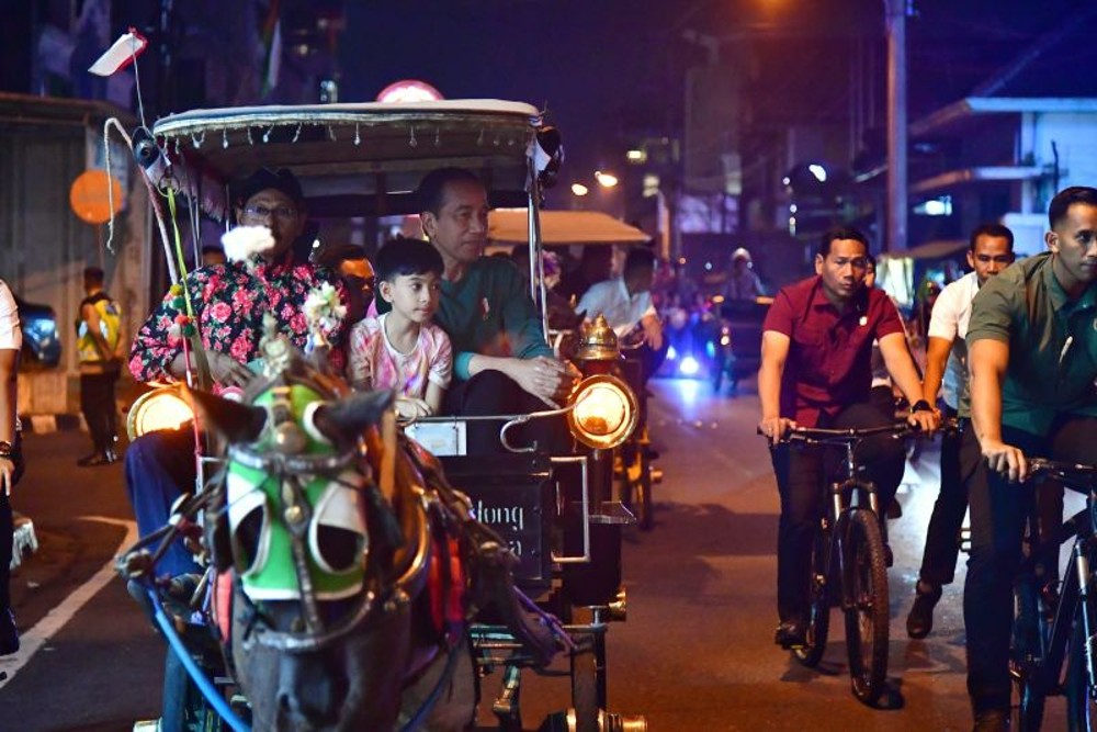 Jokowi Jalan-jalan di Malioboro Jogja, Naik Andong Bersama Jan Ethes dan Lembah Manah