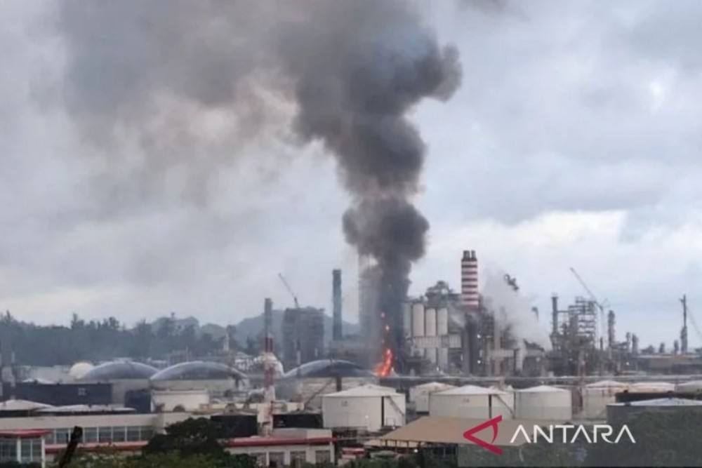 Kilang Minyak Pertamina Unit Balikpapan Terbakar