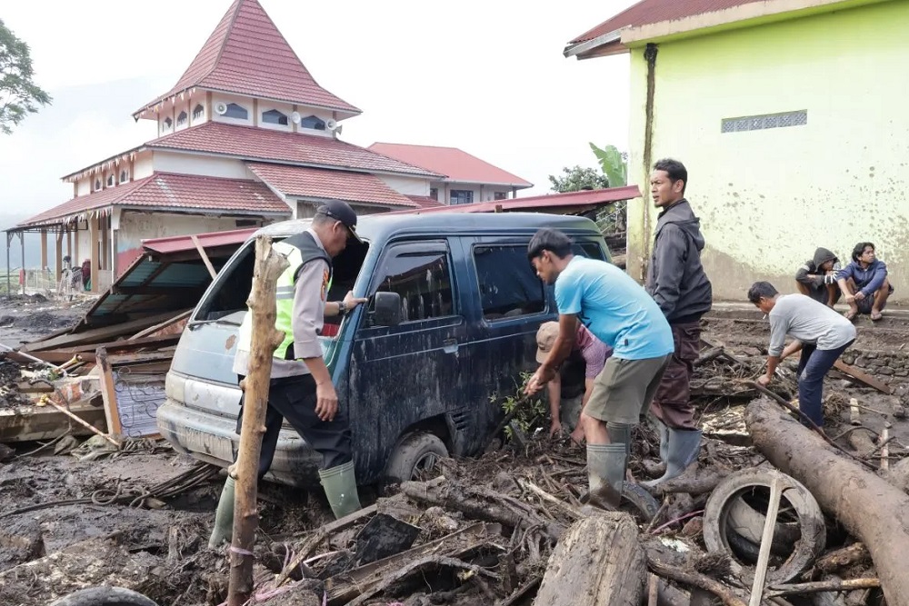 Warga Diminta Waspada Banjir Bandang Susulan dari Gunung Marapi