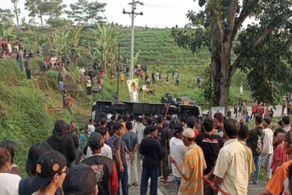 Polisi dan Dishub Cek Uji Kelaikan Bus Pariwisata Rombongan Warga Purwomartani Kalasan yang Terguling di Karanganyar