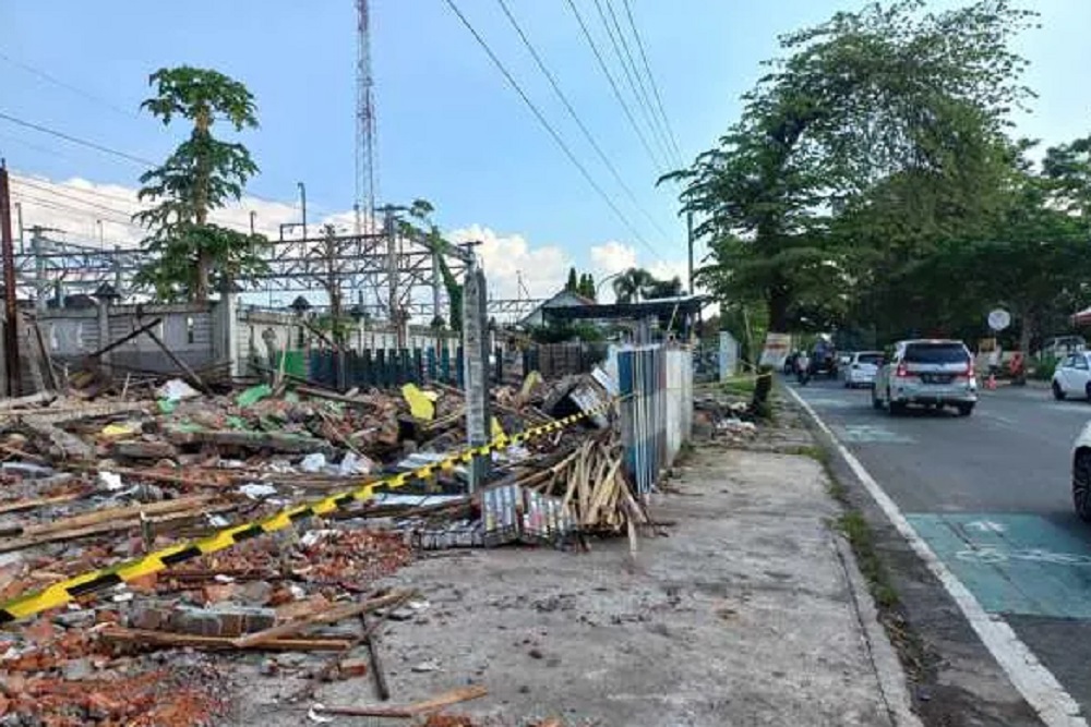 Penataan Stasiun Klaten, Belasan Bangunan Mulai Dibongkar