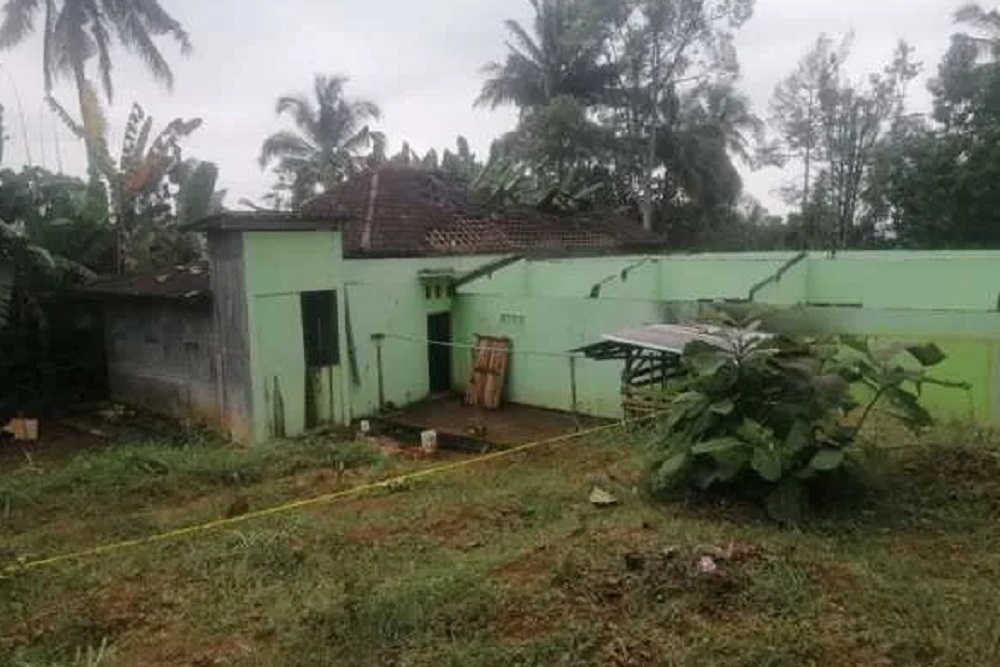 Massa Bakar Rumah Tersangka Pembunuhan di Wonogiri Usai Rekonstruksi