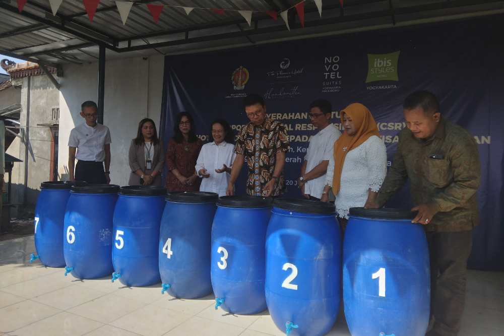 Dinas Pariwisata DIY dan Accor Hotel Grup Salurkan Alat Olah Sampah di Kampung Wisata Prenggan