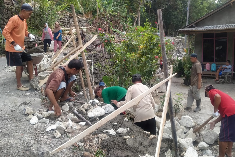 Serap Tenaga Kerja Paling Banyak dalam Program Padat Karya, Disnakertrans Bantul Raih Penghargaan