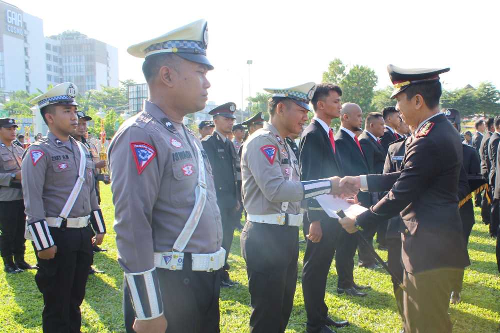 Hari Bhayangkara ke-78, Puluhan Personel Berprestasi Polresta Jogja Terima Penghargaan