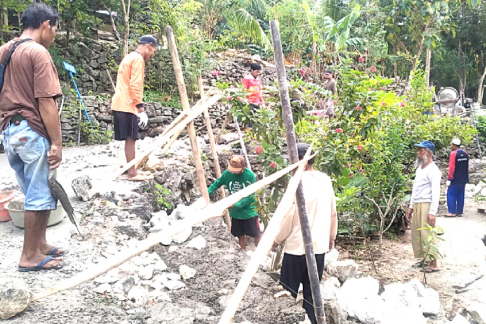 Padat Karya Mudahkan Akses Warga di Dusun Salam Dlingo