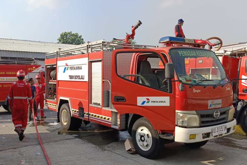 Pertamina Patra Niaga Sigap Bantu Tim Damkar Boyolali Padamkan Kebakaran Pabrik Garmen