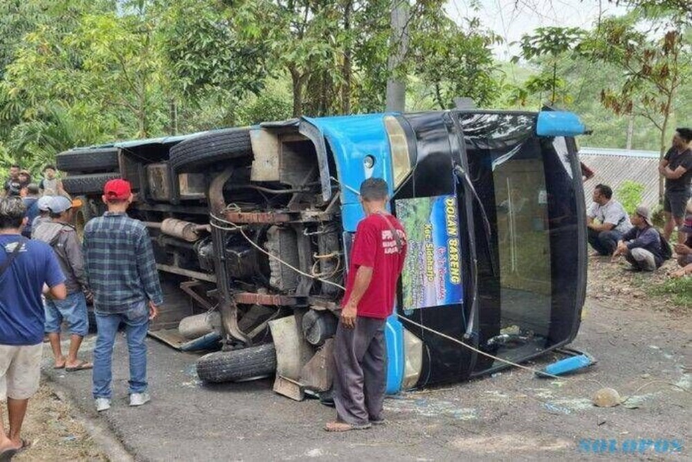 Bus Rombongan Asal Sragen Terguling di Tanjakan Kemuning Karanganyar, Begini Kondisi Penumpangnya