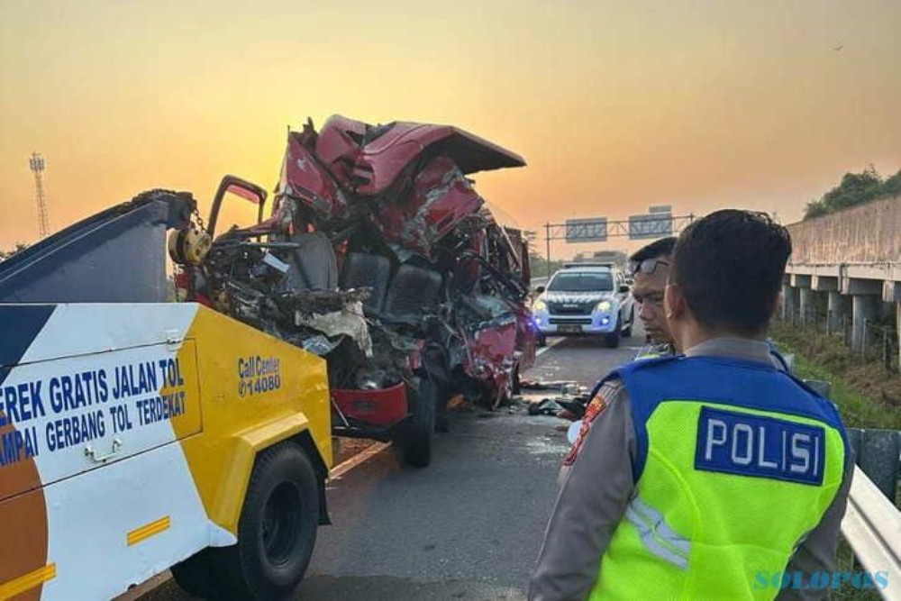 Kronologi Kecelakaan di Jalan Tol Solo-Semarang Minibus Tujuan Jogja Tabrak Truk Tewaskan 6 Orang