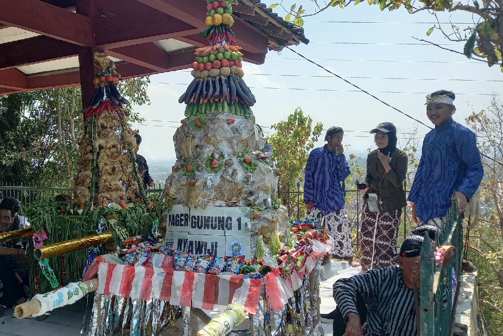 HUT Bantul, Ratusan Orang Ikuti Grebeg Ingkung Pagergunung di Piyungan