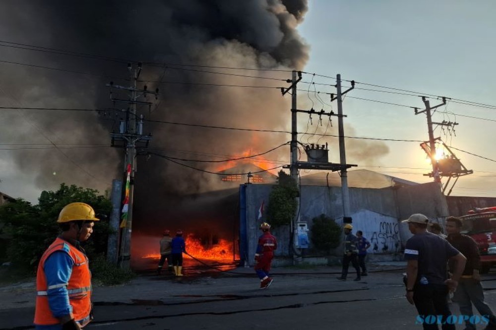 Pabrik Daur Ulang Plastik CV ND Plasindo Karanganyar Ludes Terbakar