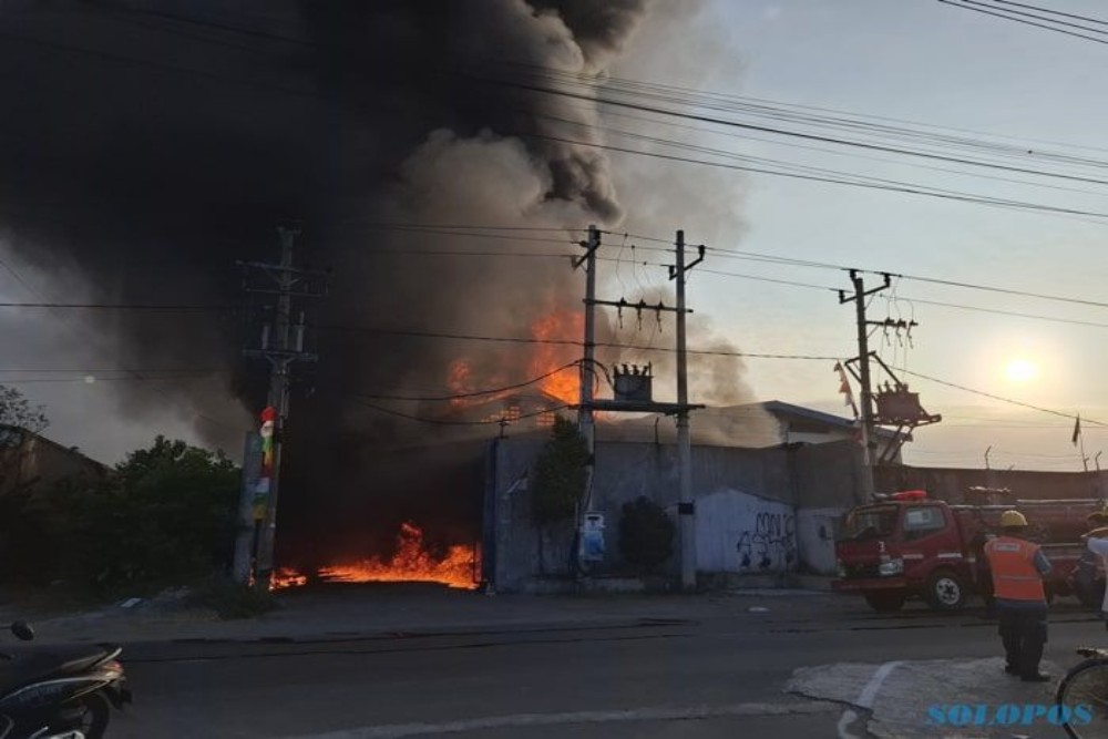 Pabrik Daur Ulang Plastik CV ND Plasindo di Karanganyar Terbakar, Kerugian Ditaksir Rp10 Miliar