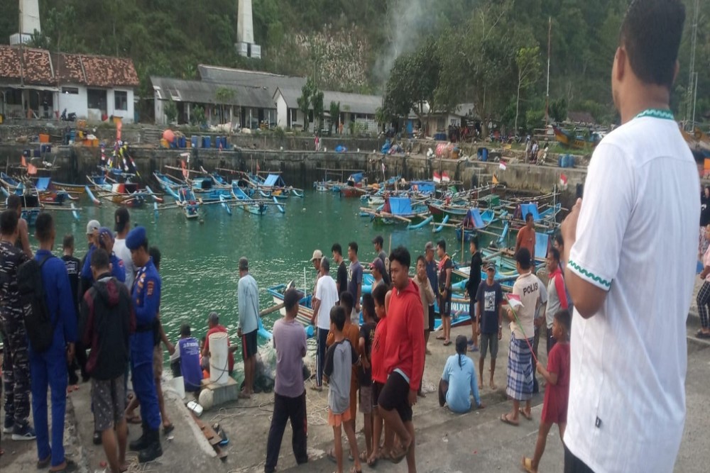 Perahu Tenggelam Dihantam Ombak Pantai Sadeng, 1 Nelayan Gunungkidul Hilang