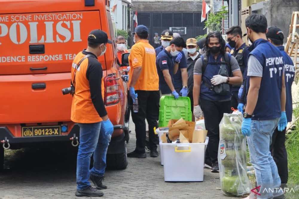 Geledah Rumah Terduga Teroris di Batu, Petugas Temukan Bahan Peledak