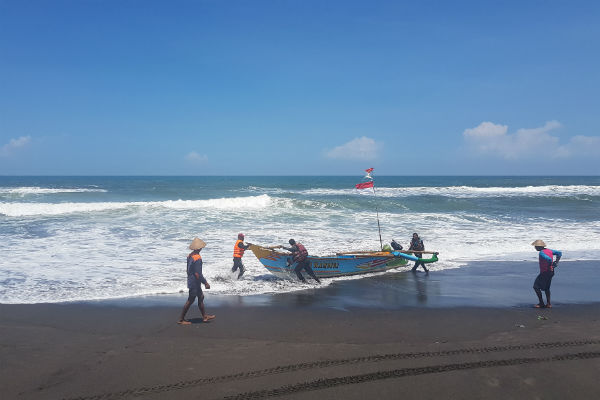 Gunakan Alat Tangkap Terlarang, 9 Unit Kapal Nelayan Ditangkap