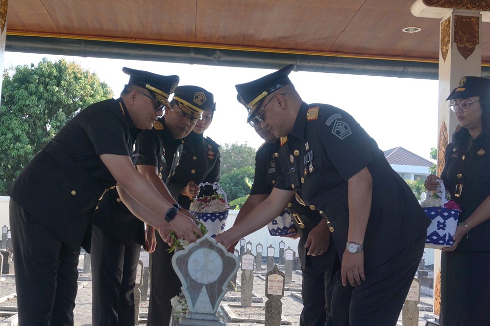 Peringati Hari Pengayoman Ke-79, Kemenkumham DIY Tabur Bunga di TMP Kusumanegara