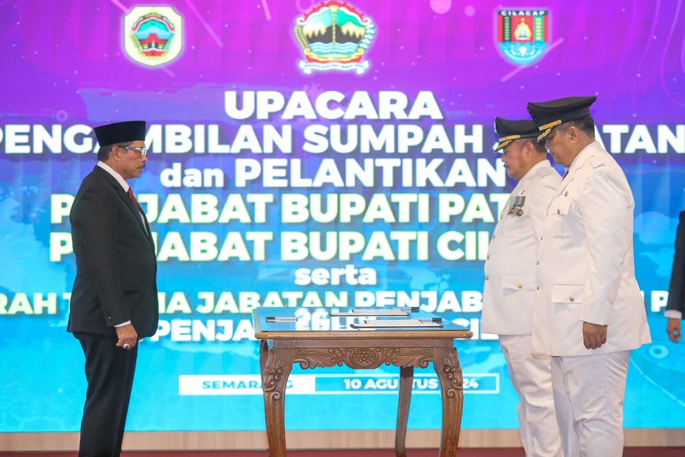 Lantik Pj Bupati Pati dan Cilacap, Nana Sudjana Beri Pesan Khusus Ini