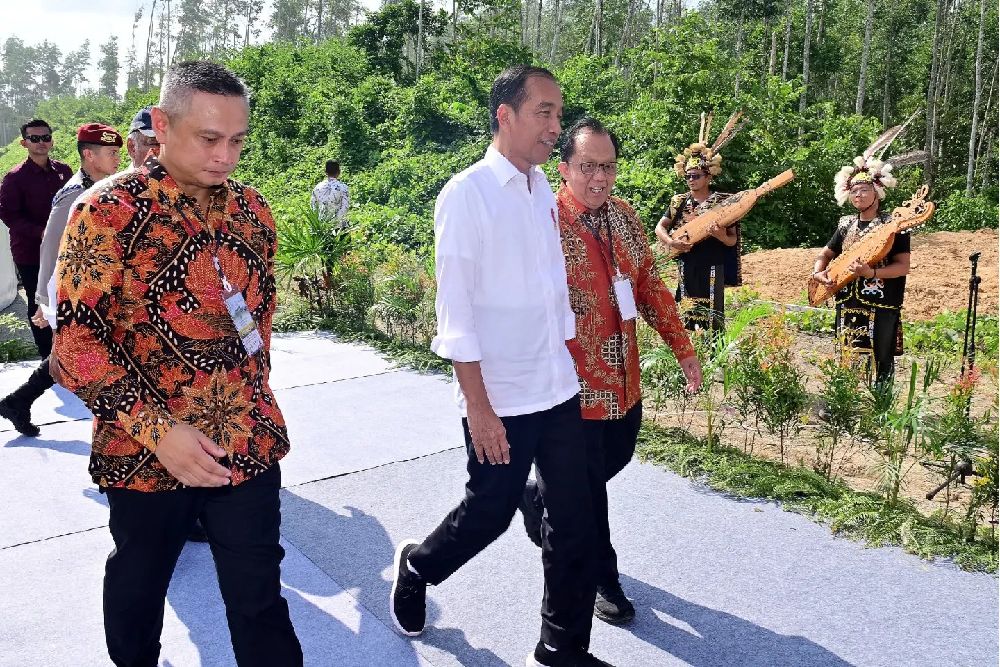 Jokowi Cek Persiapan Upacara HUT RI ke 79 di IKN