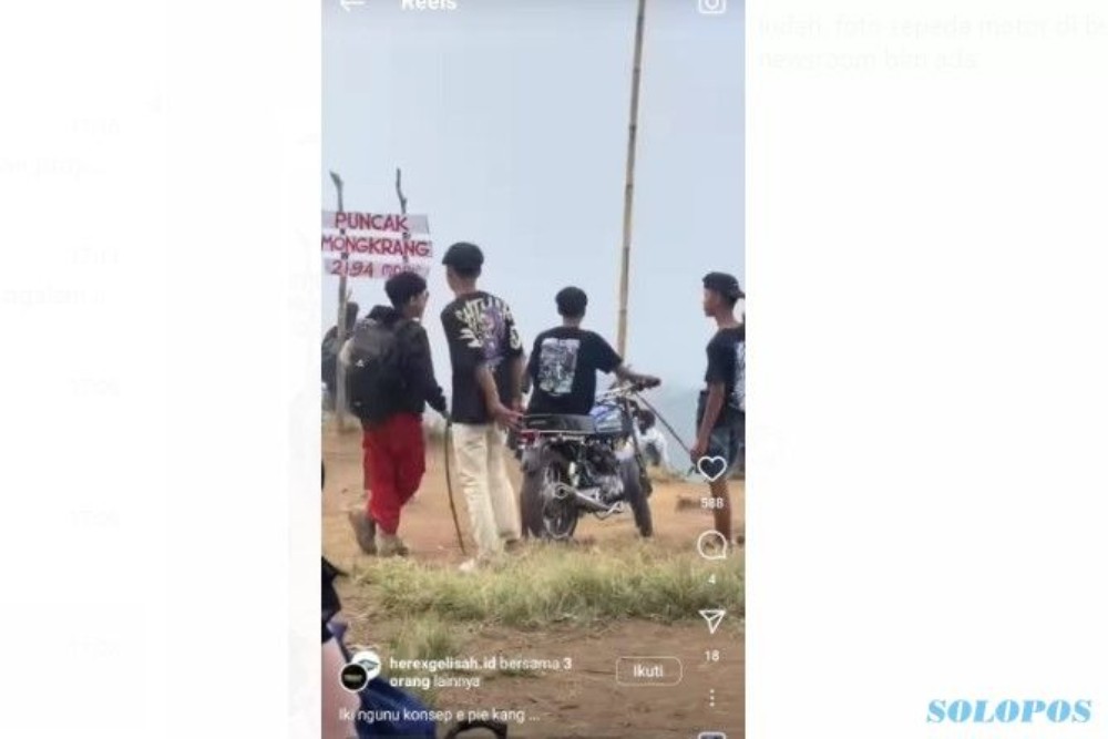 Viral Pemuda Bawa Motor ke Puncak Pendakian Bukit Mongkrang Kawasan Gunung Lawu