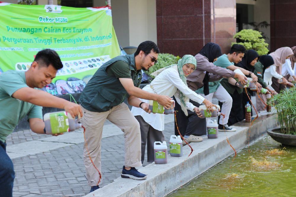 UAD Ikut Serta dalam Pemecahan Rekor MURI pada Festival Eco-Enzyme 2024