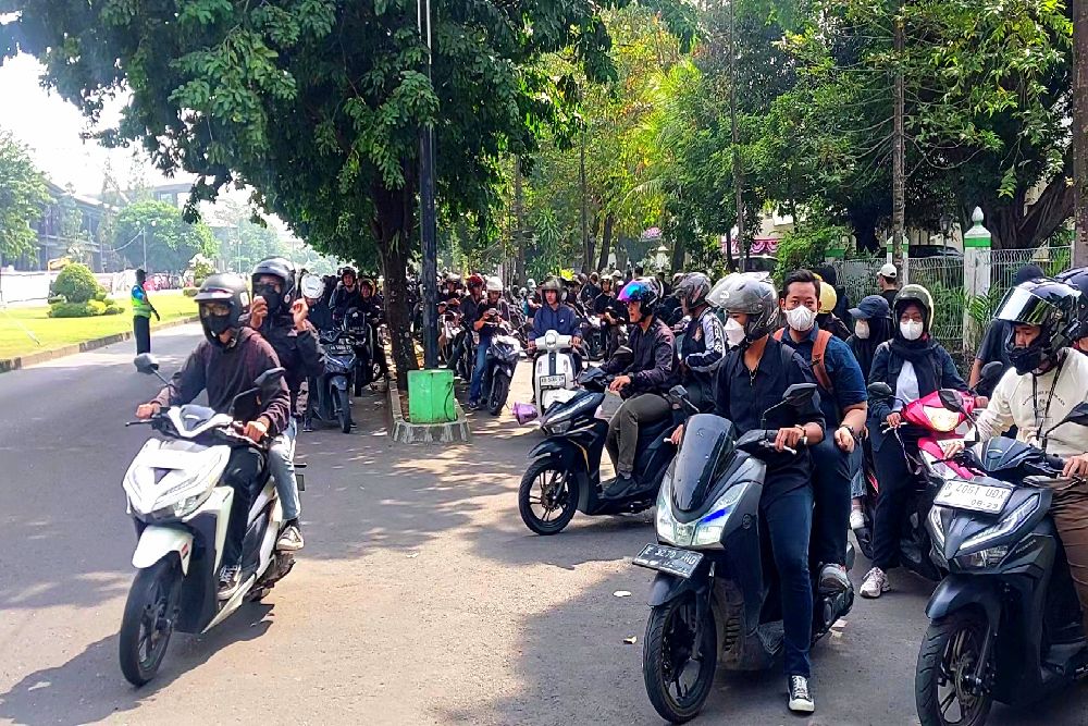 Kelas Dikosongkan, Mahasiswa UGM Turun ke Jalan Protes Pengesahan UU Pilkada