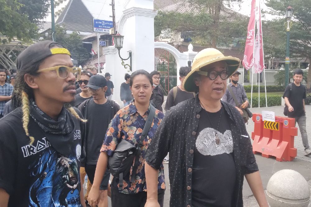 Butet Kartaredjasa Ikut Demo Jogja Memanggil Tolak Pengesahan RUU Pilkada