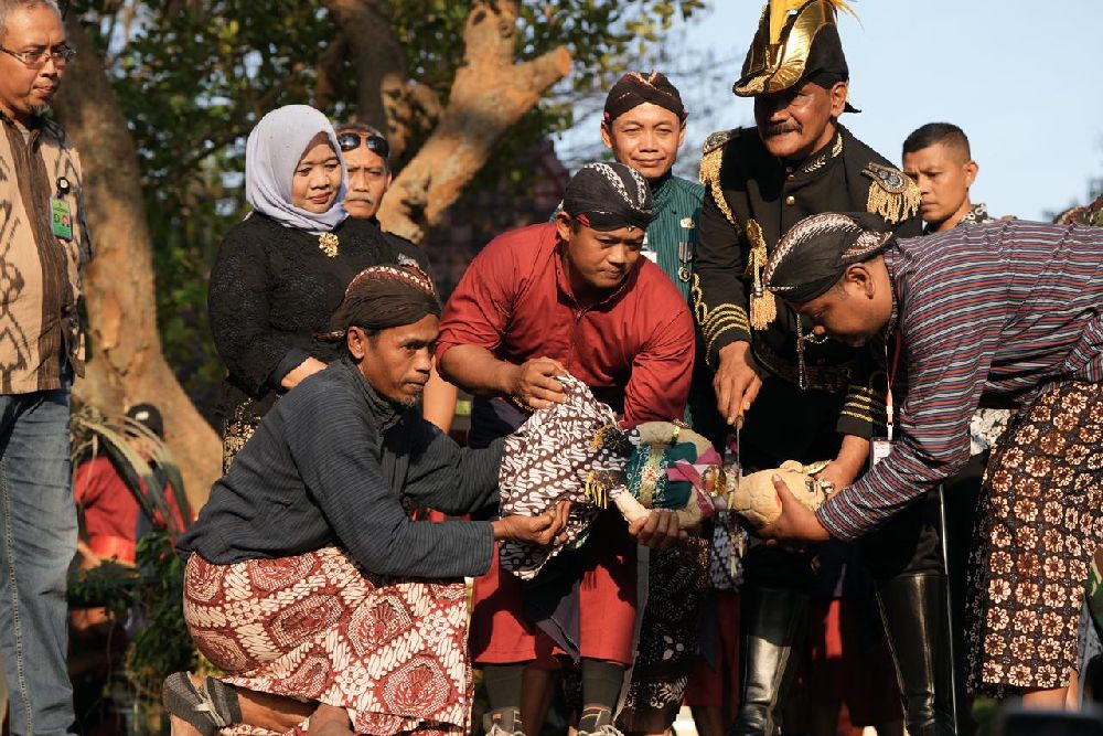 Foto-foto Upacara Adat Saparan Bekakak di Ambarketawang Sleman