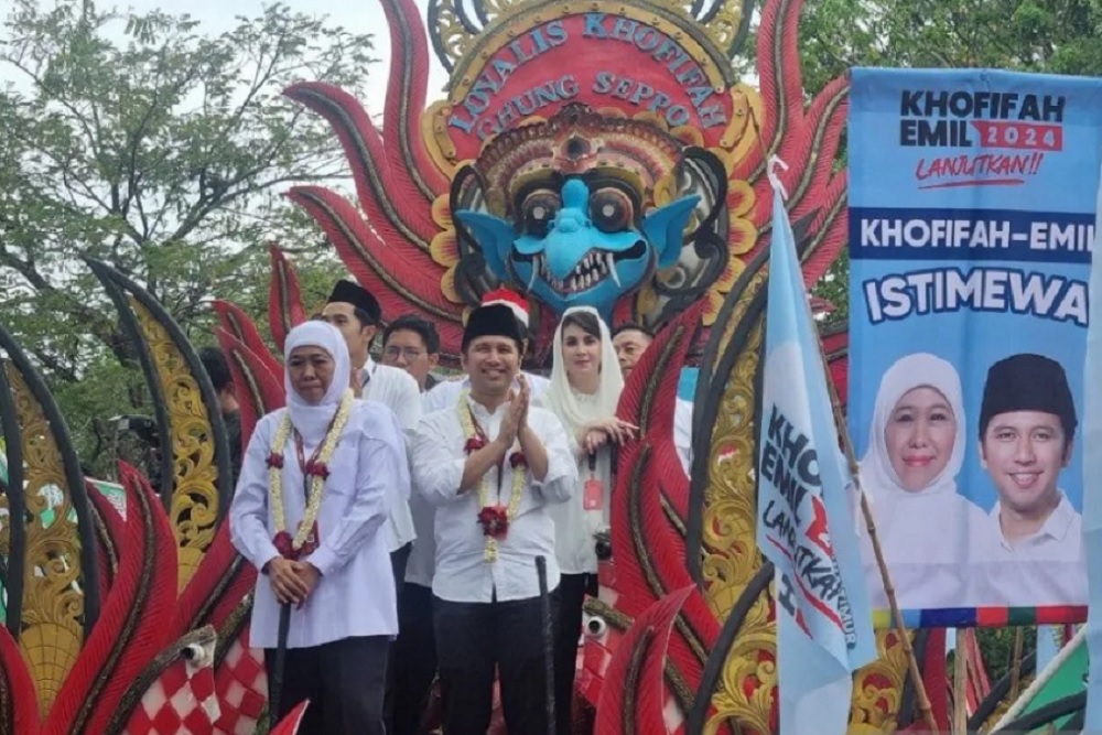 Diarak dengan Kirab Budaya, Khofifah-Emil Daftar ke KPU Jatim