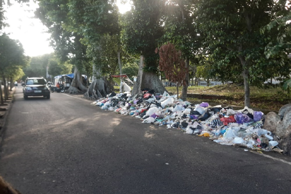 Sudah 11 Pembuang Sampah Liar Tertangkap di Jalan Kusbini, Denda Rp1 Juta