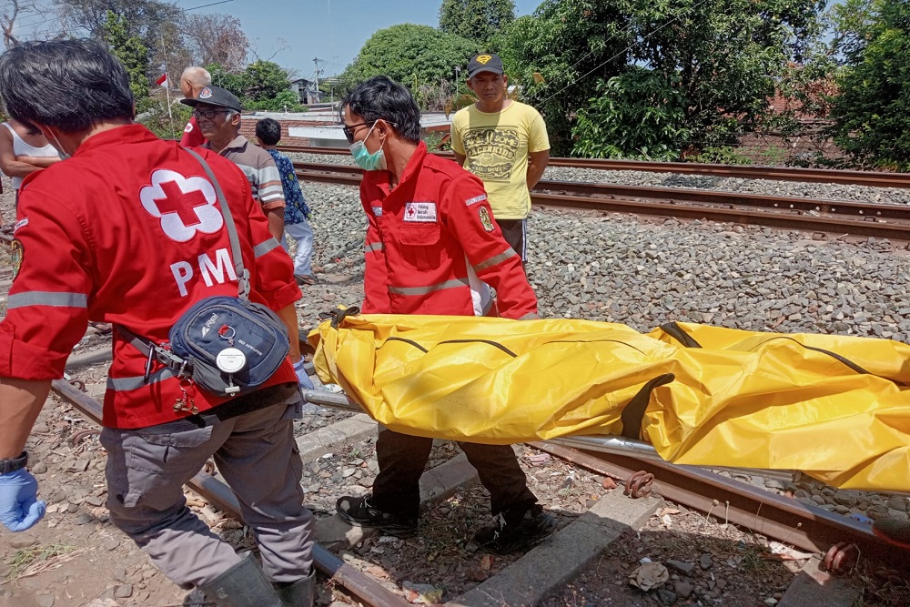 Pemulung Lansia Meninggal Dunia Tertabrak Kereta Api di Demangan