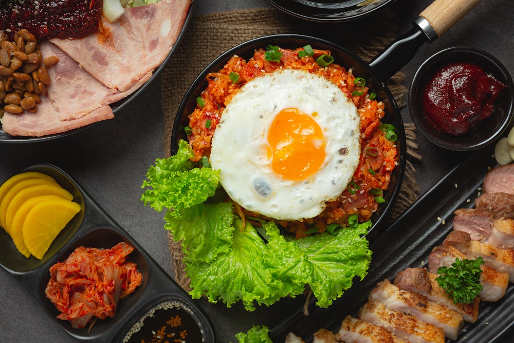 Resep Nasi Goreng Kimchi Korea Lengkap dengan Tips Makanan Pendamping