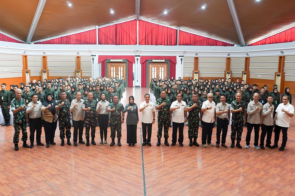 Unjaya Kukuhkan 674 Mahasiswa Baru Usai Latihan Bela Negara di Akademi Militer Magelang